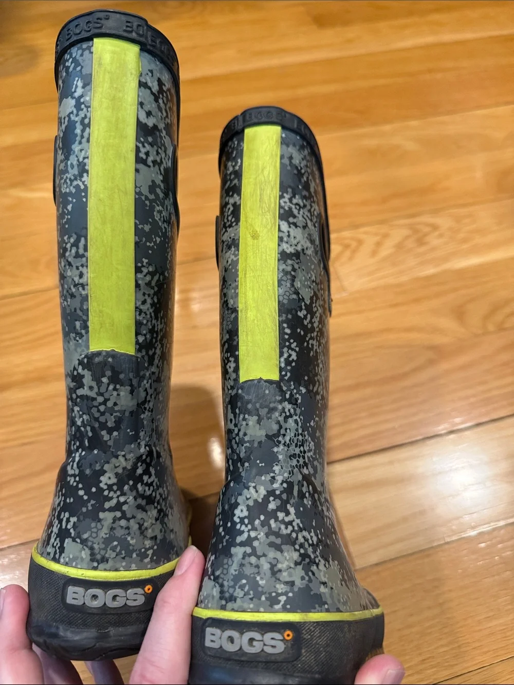 Bogs boys camo rain boots size 11.